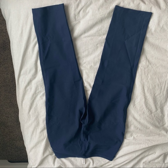 On the move pant, 28”, size 10, true navy - Picture 5 of 9